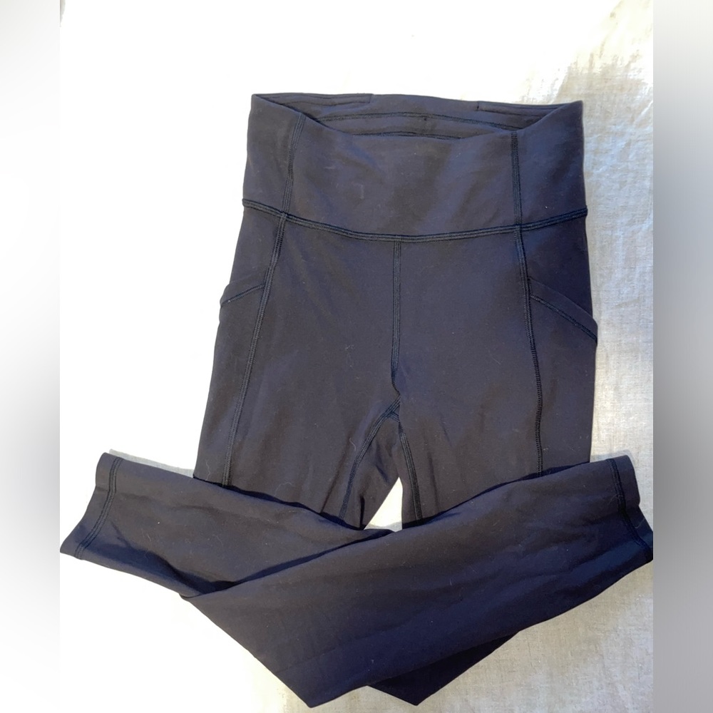 Black lululemon leggings with pockets